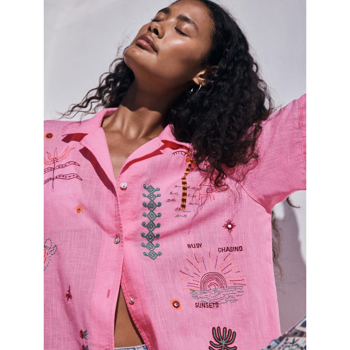 Chemise manches courtes contenant du lin rose brodé, NEXT