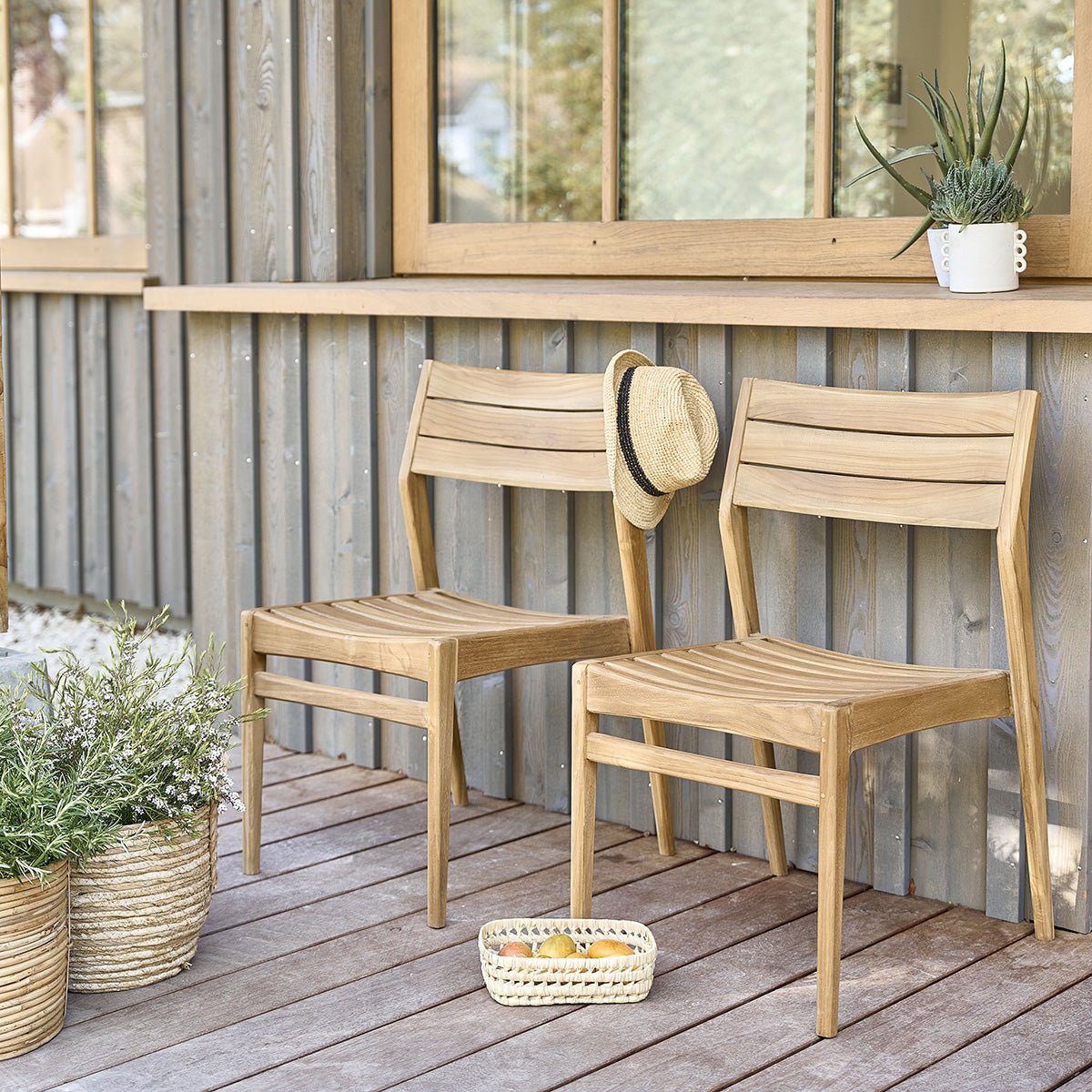 Salon de jardin en teck massif 2/4 places  APRIL naturel, BERAH GETAH