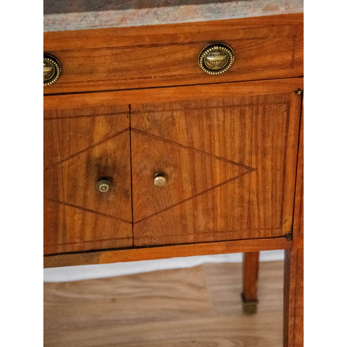 Table de chevet en bois Odile N°648 - Bon état bois foncé, DEBONGOUT