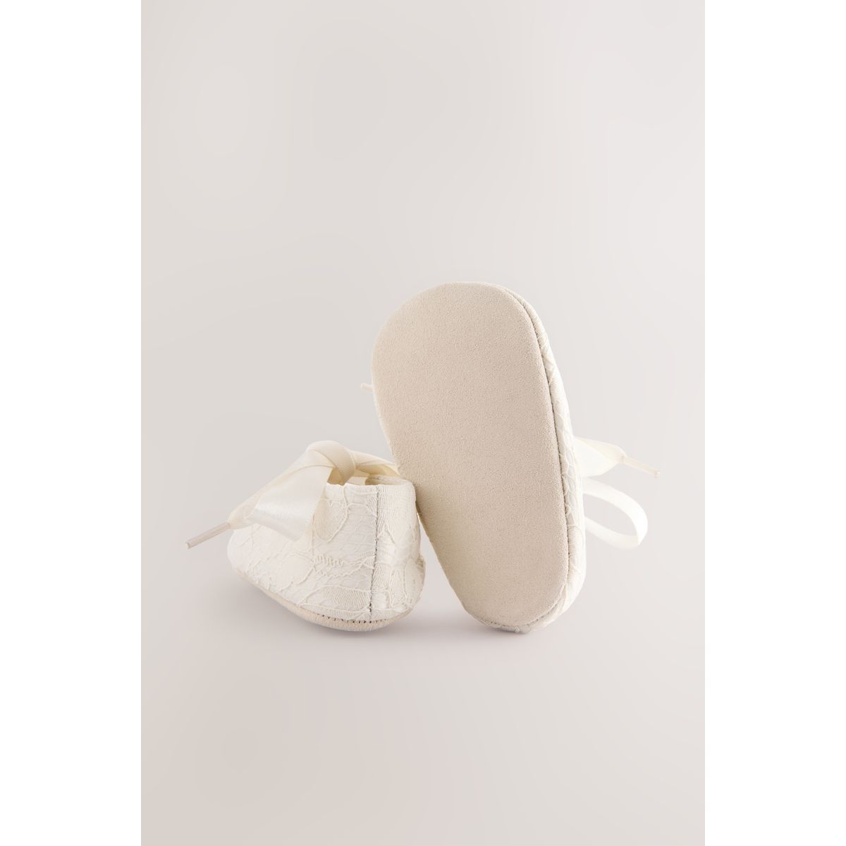 Chaussures bébé élégantes nouées dentelle crème, NEXT