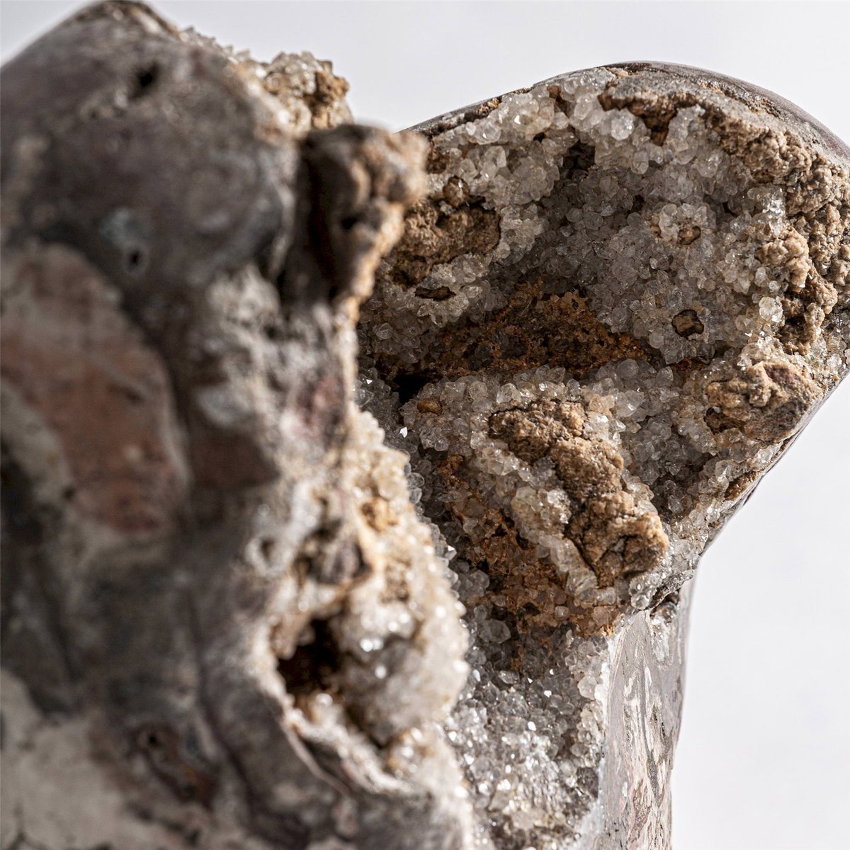 Figurine décorative en quartz et teck gris foncé et bois clair, RECOLLECTION
