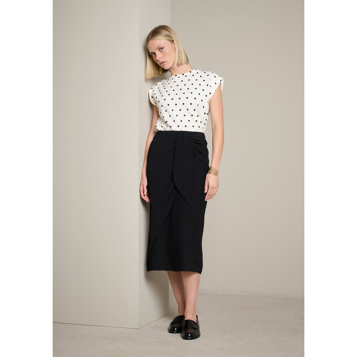 Jupe midi drapée à la taille noir, LOLALIZA