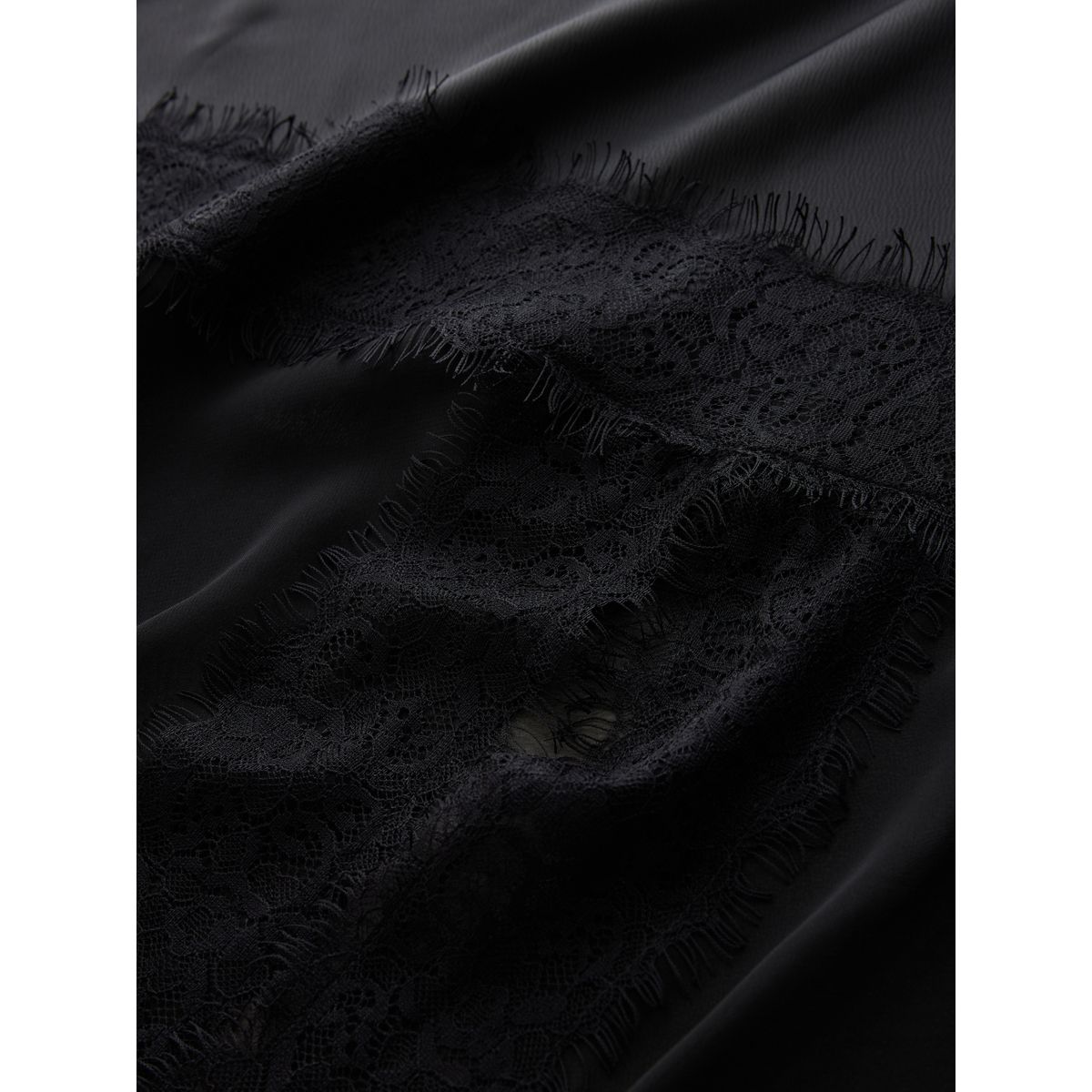 Jupe mi-longue en satin et mesh à dentelle noir, NEXT