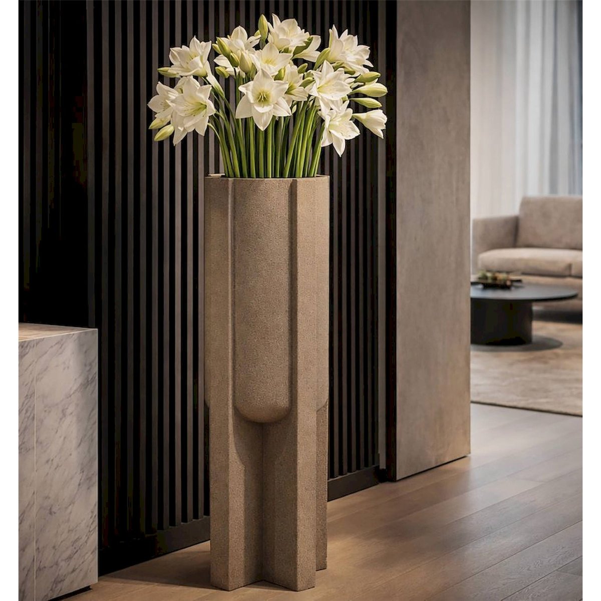 Vase sculptural d'extérieur MODERN marron, RECOLLECTION