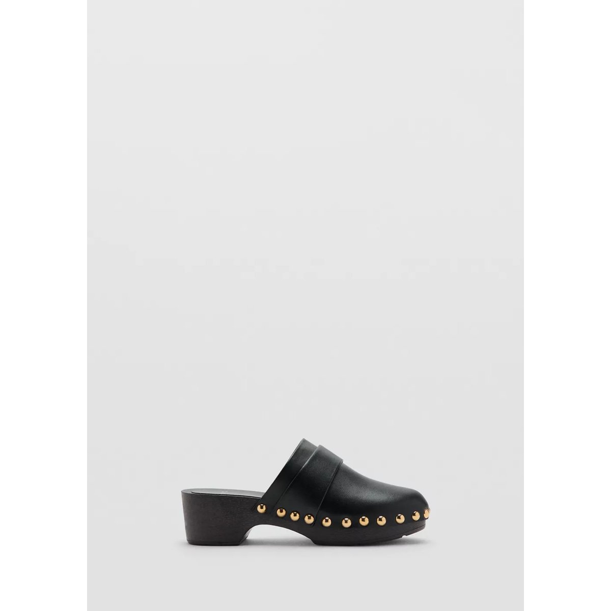 Sabots cloutés cuir noir, MANGO