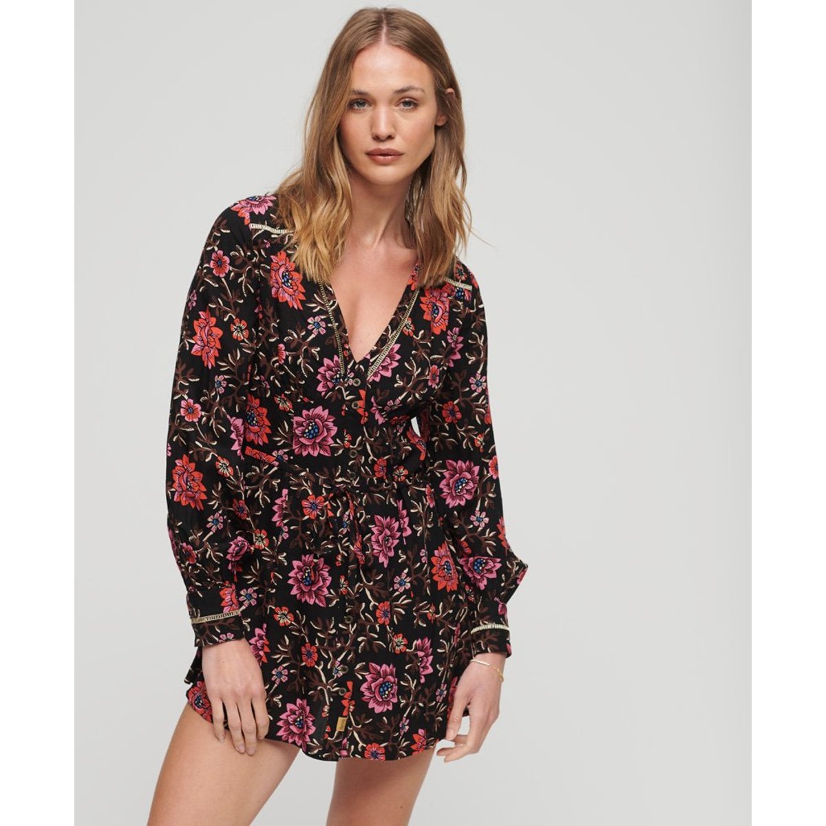 Robe courte fluide imprimée à col V marron fleuri mori, SUPERDRY