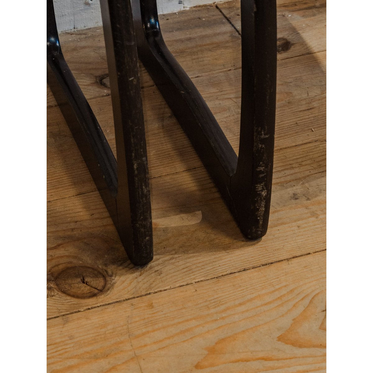 Paire de chaises en bois et tissu Alma N°1693 - Bon état bleu clair, DEBONGOUT