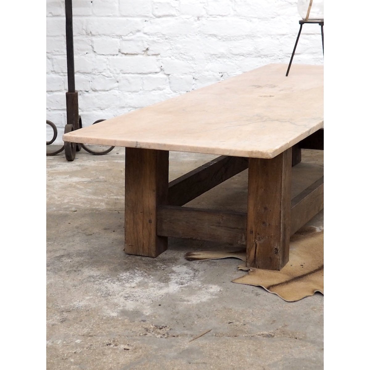Table basse en bois et marbre Léonie N°468 - Bon état rose, DEBONGOUT