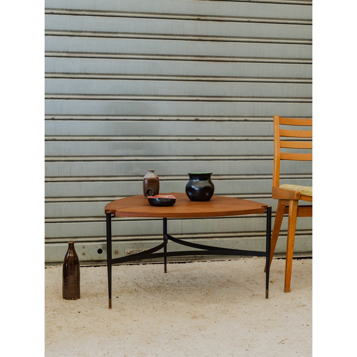 Table basse en bois et métal noir Donna N°1647 - Bon état bois foncé, DEBONGOUT