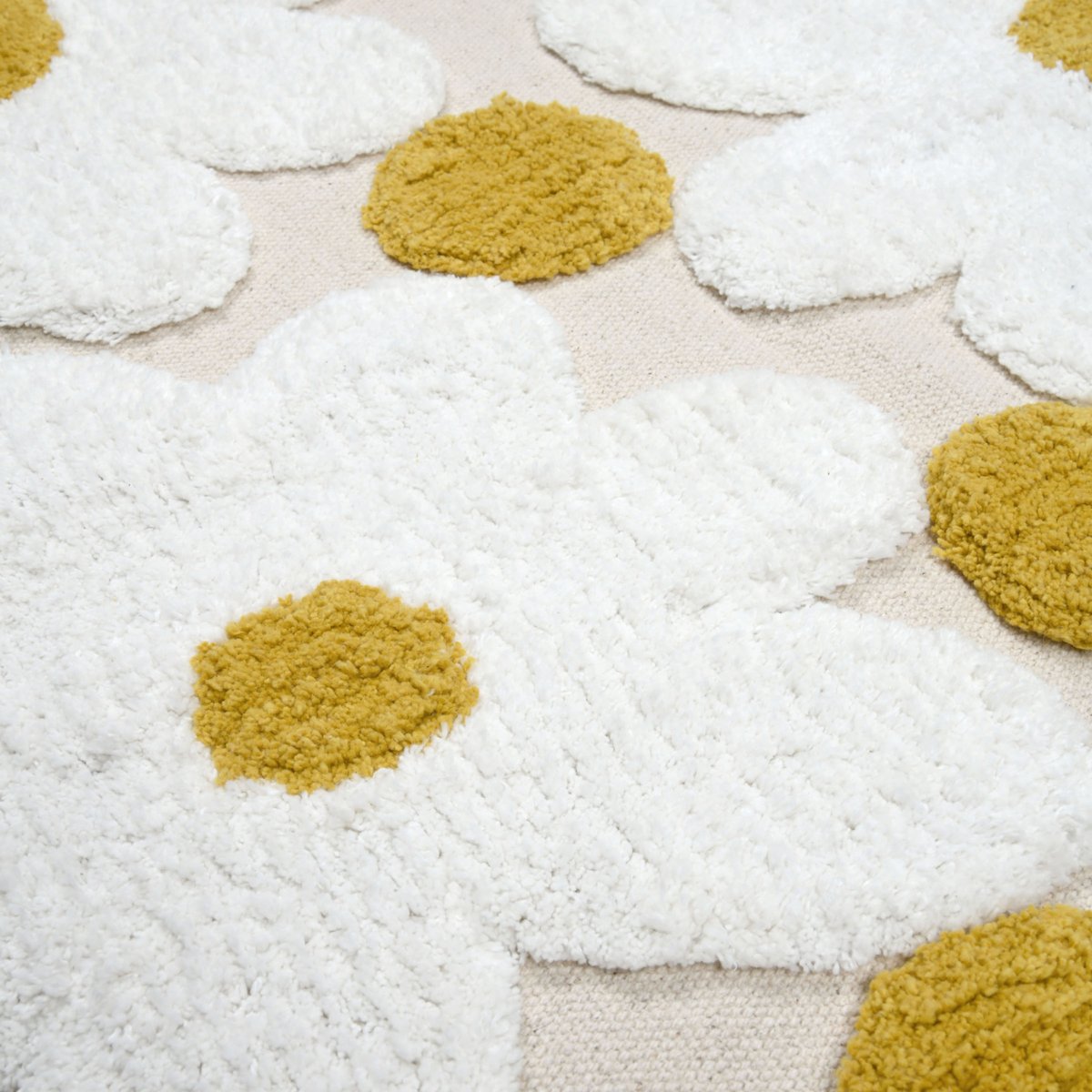 Tapis de salon en coton à motif marguerites en relief naturel, LOVELY CASA