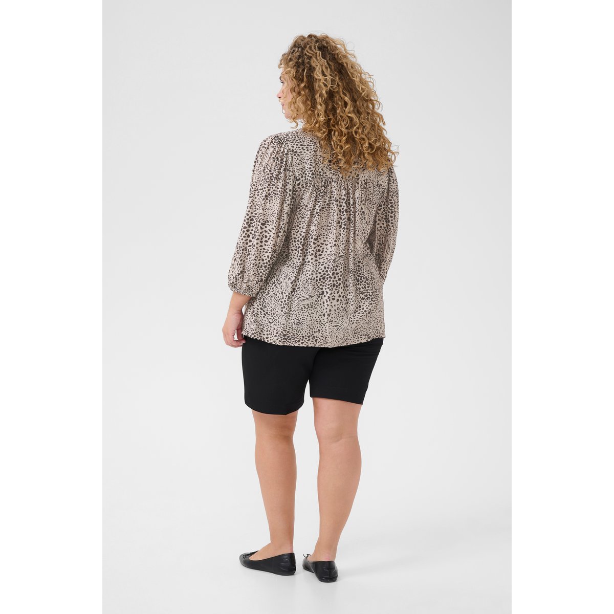 Blouse with long sleeve imprimé abstract leopard, KAFFE CURVE