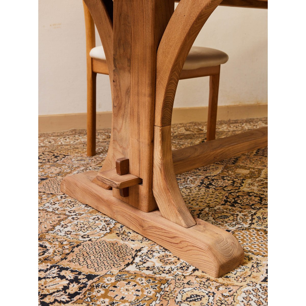 Grande table à manger en bois massif et sablé Romy N°1507 - Bon état bois clair, DEBONGOUT