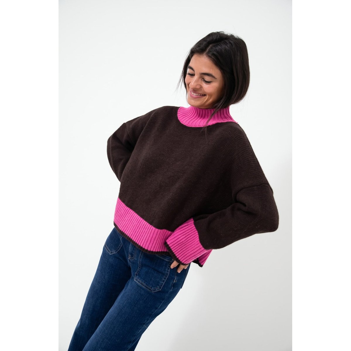 Pull col montant bords contrastés BRUNA marron / rose, MINDTRAVELER