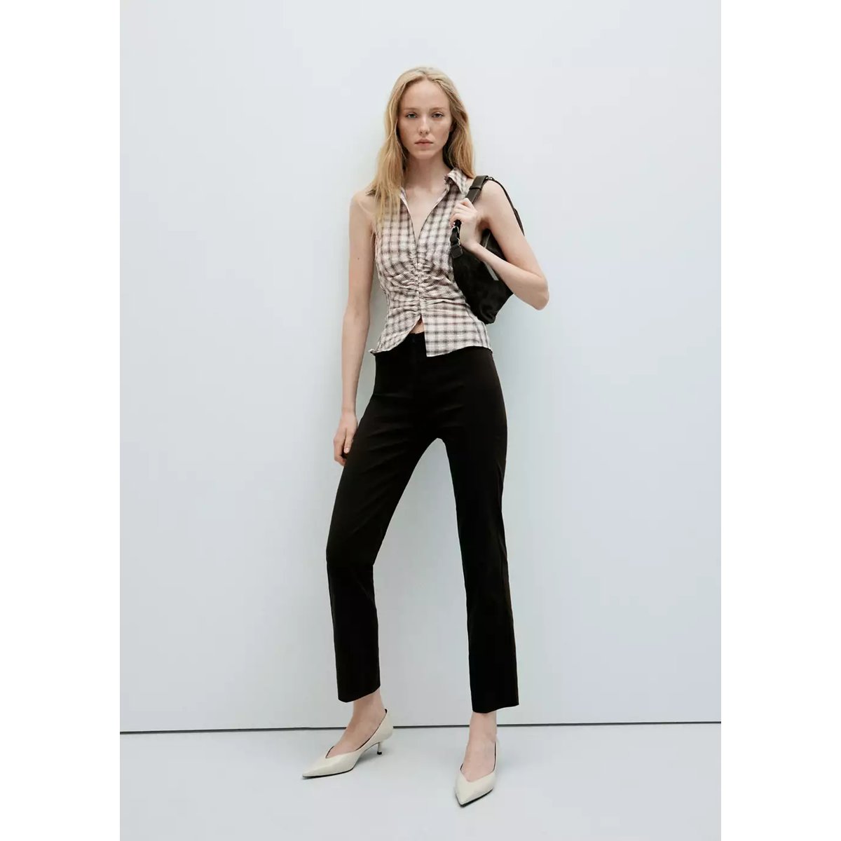 Top col en V froncé marron, MANGO