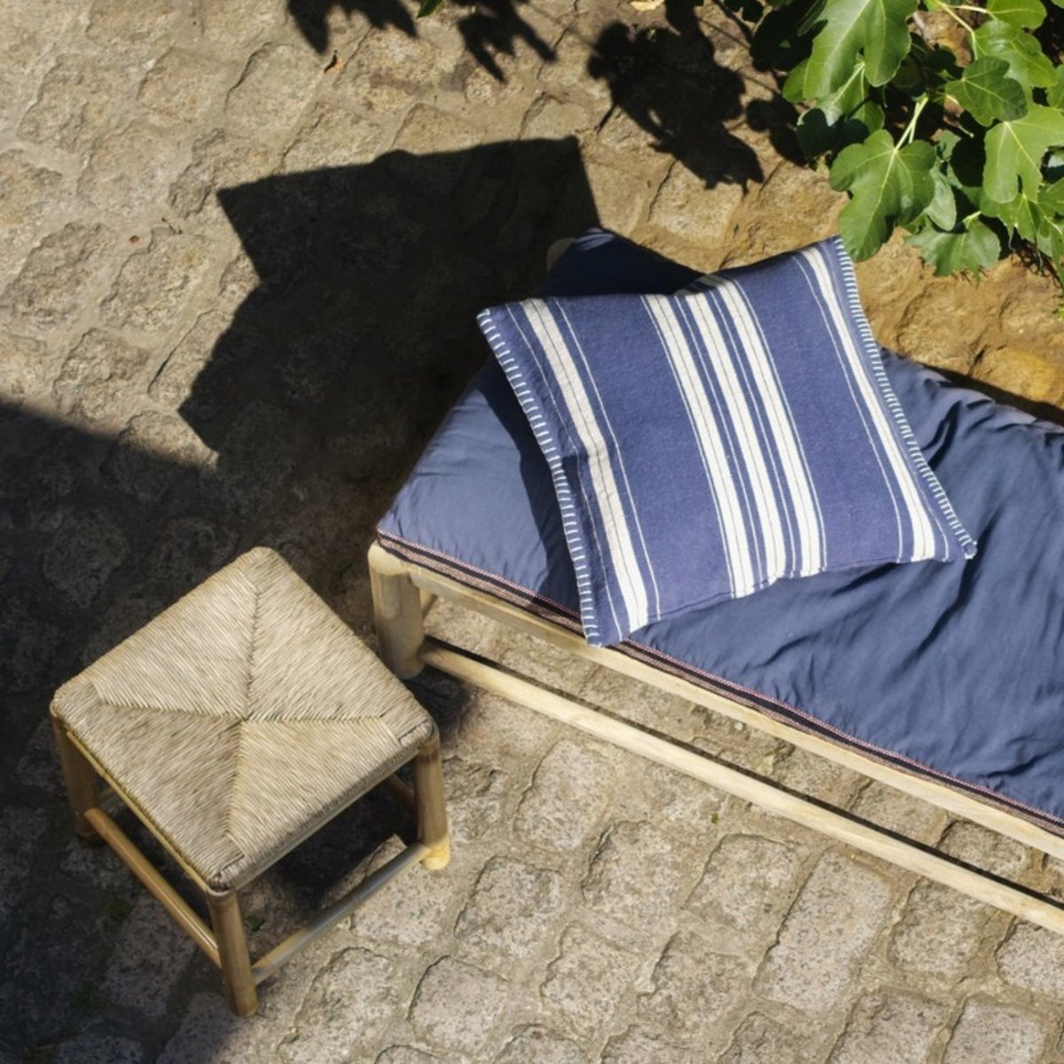 Housse de coussin design scandinave coton jute bleu, MADAM STOLTZ