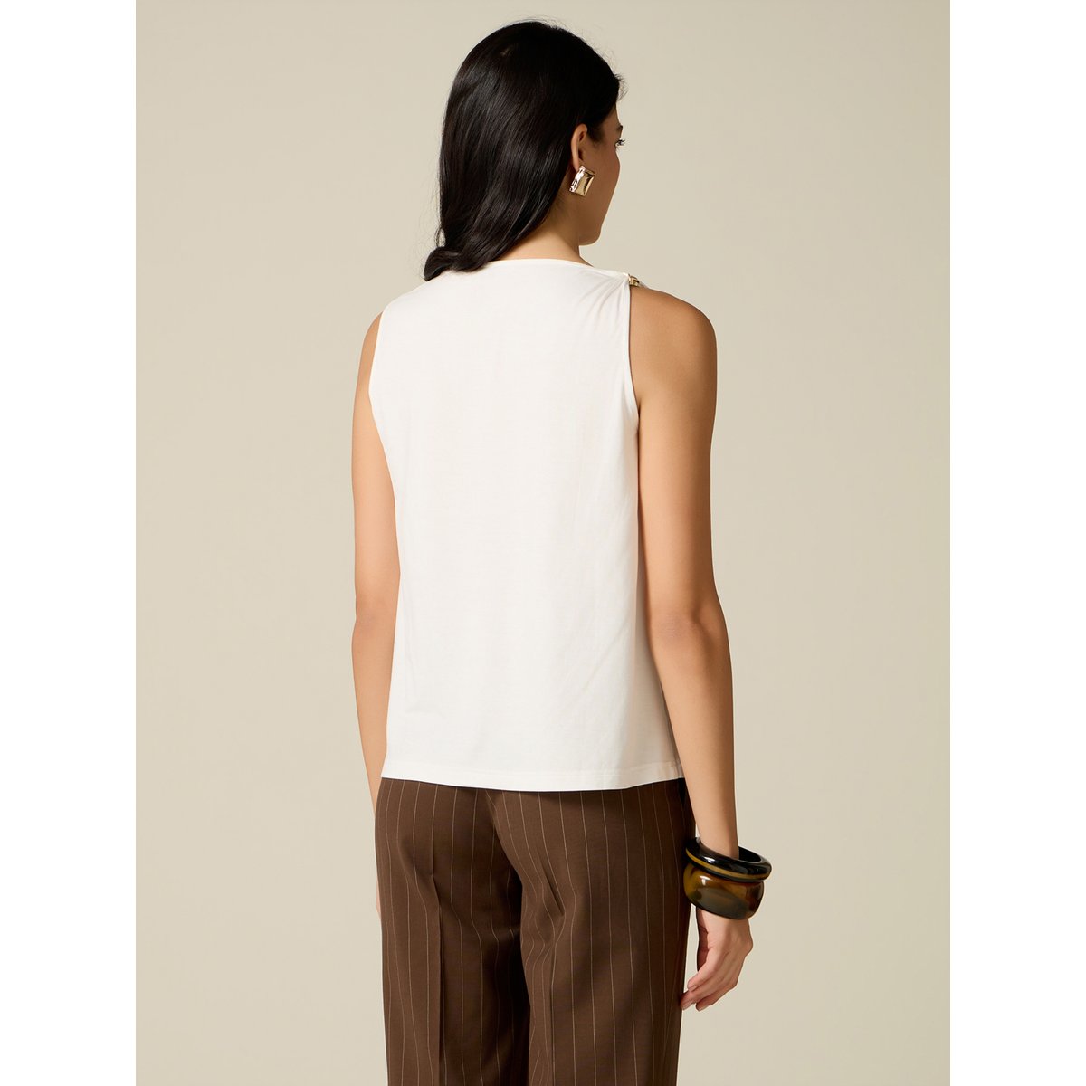 Top avec drapé et fermoir métallique blanc, OLTRE