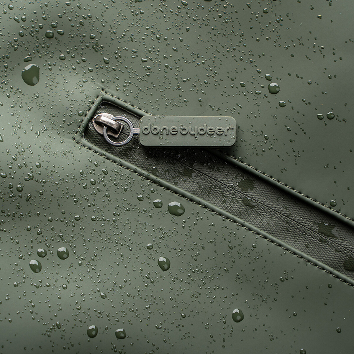 Sac à langer vert, DONE BY DEER