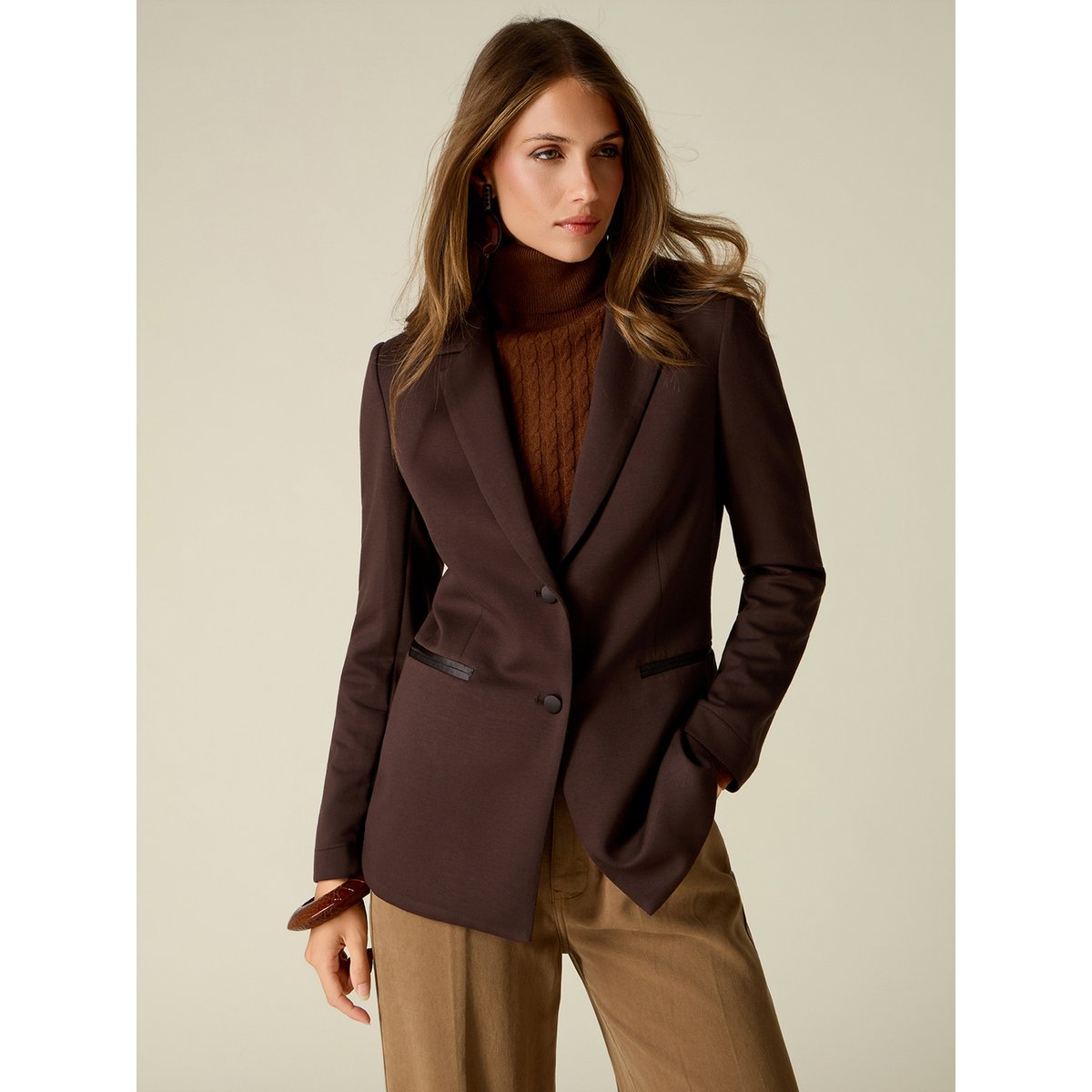 Blazer noir, OLTRE