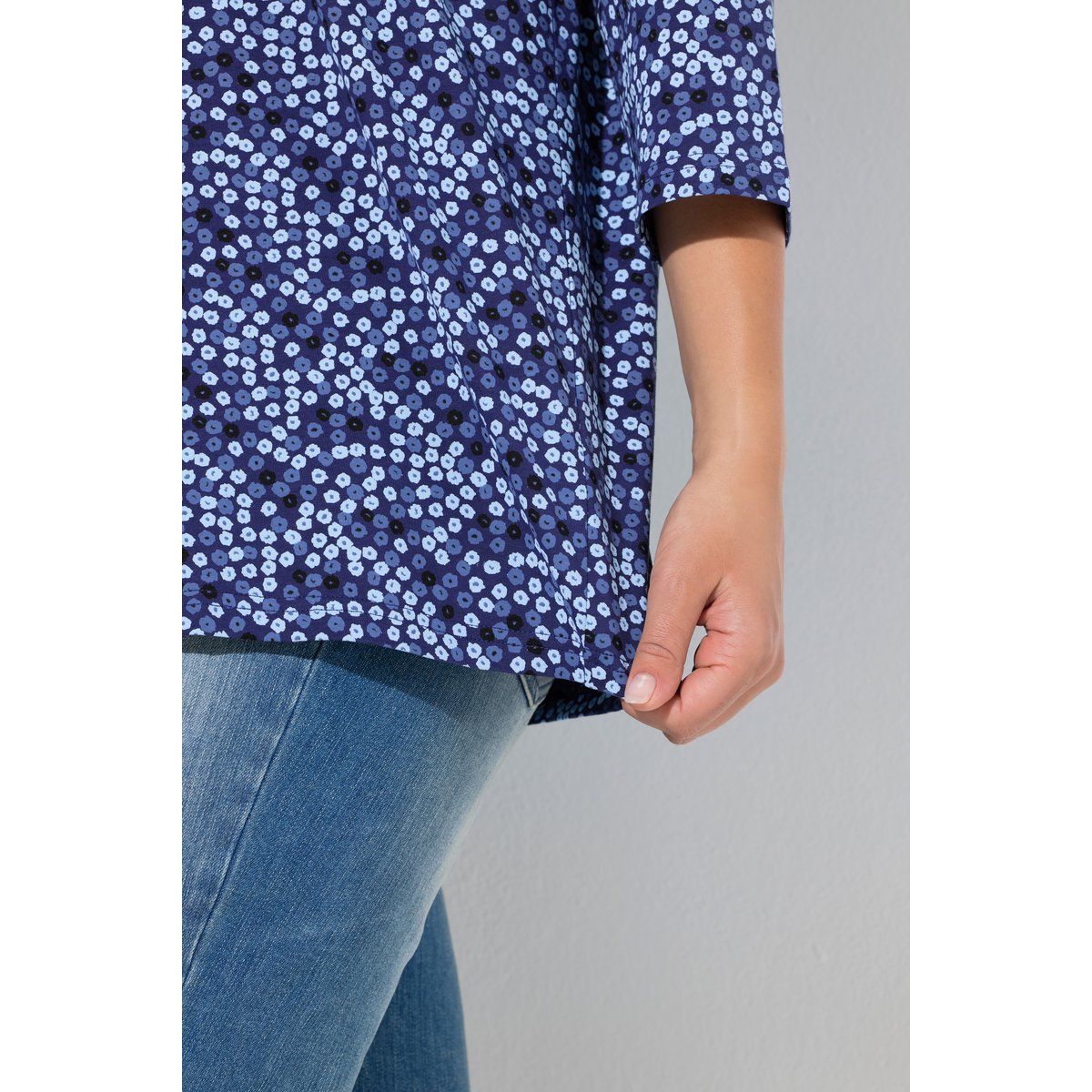 T-shirt motif à fleurs bleu foncé, ULLA POPKEN