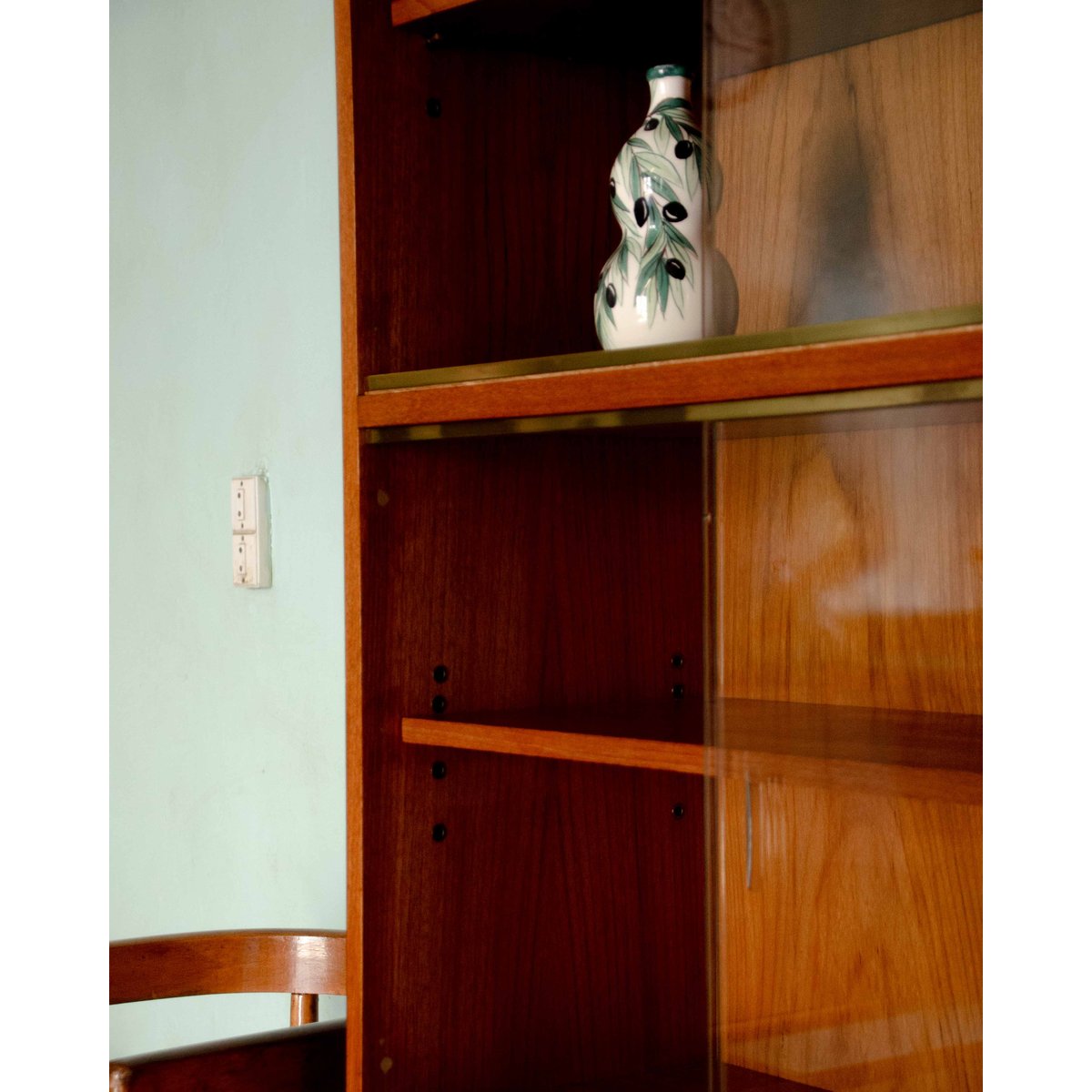 Bibliothèque vitrée en teck Madeleine N°734 - Bon état bois clair, DEBONGOUT