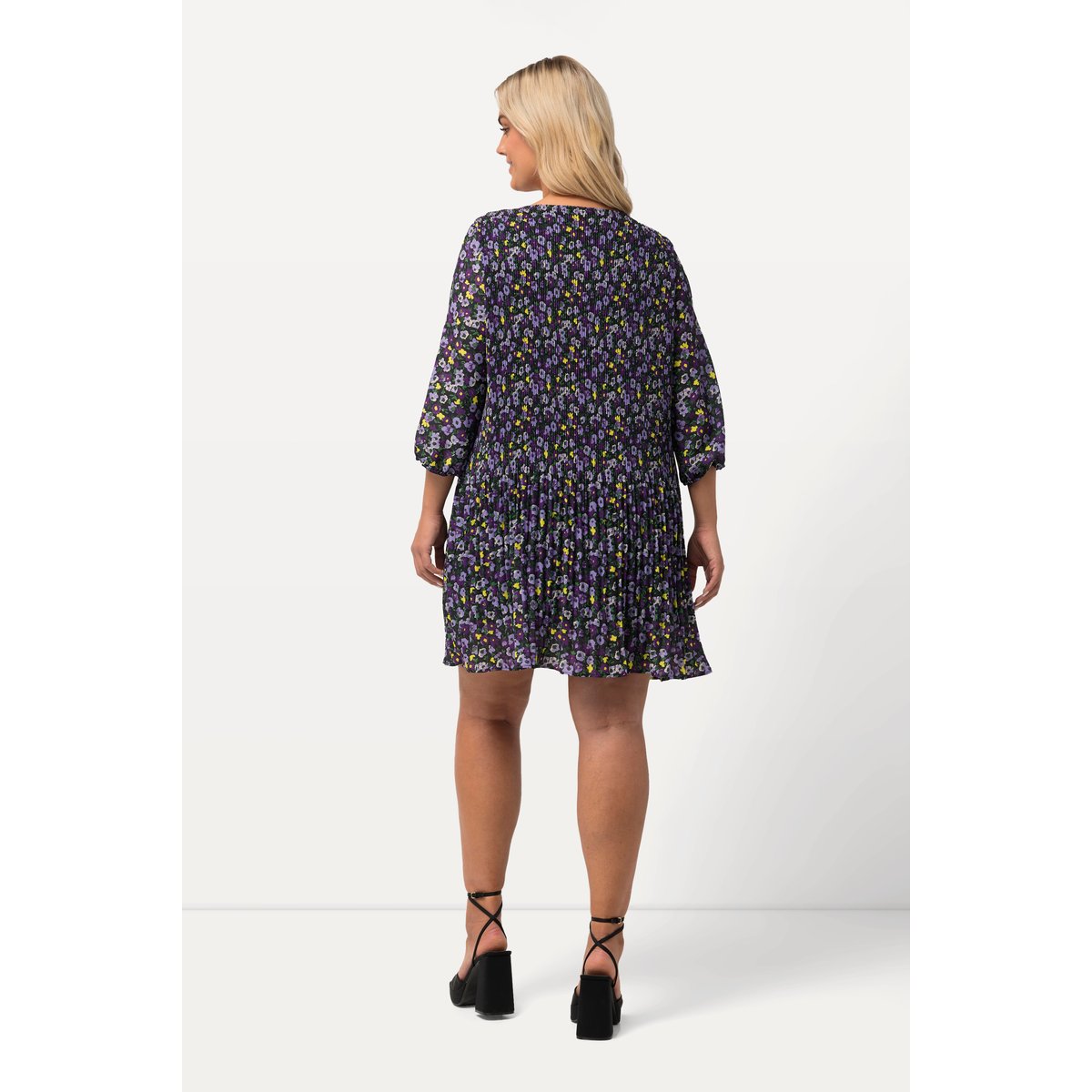 Robe courte plissée, fleurs, col rond noir, ULLA POPKEN