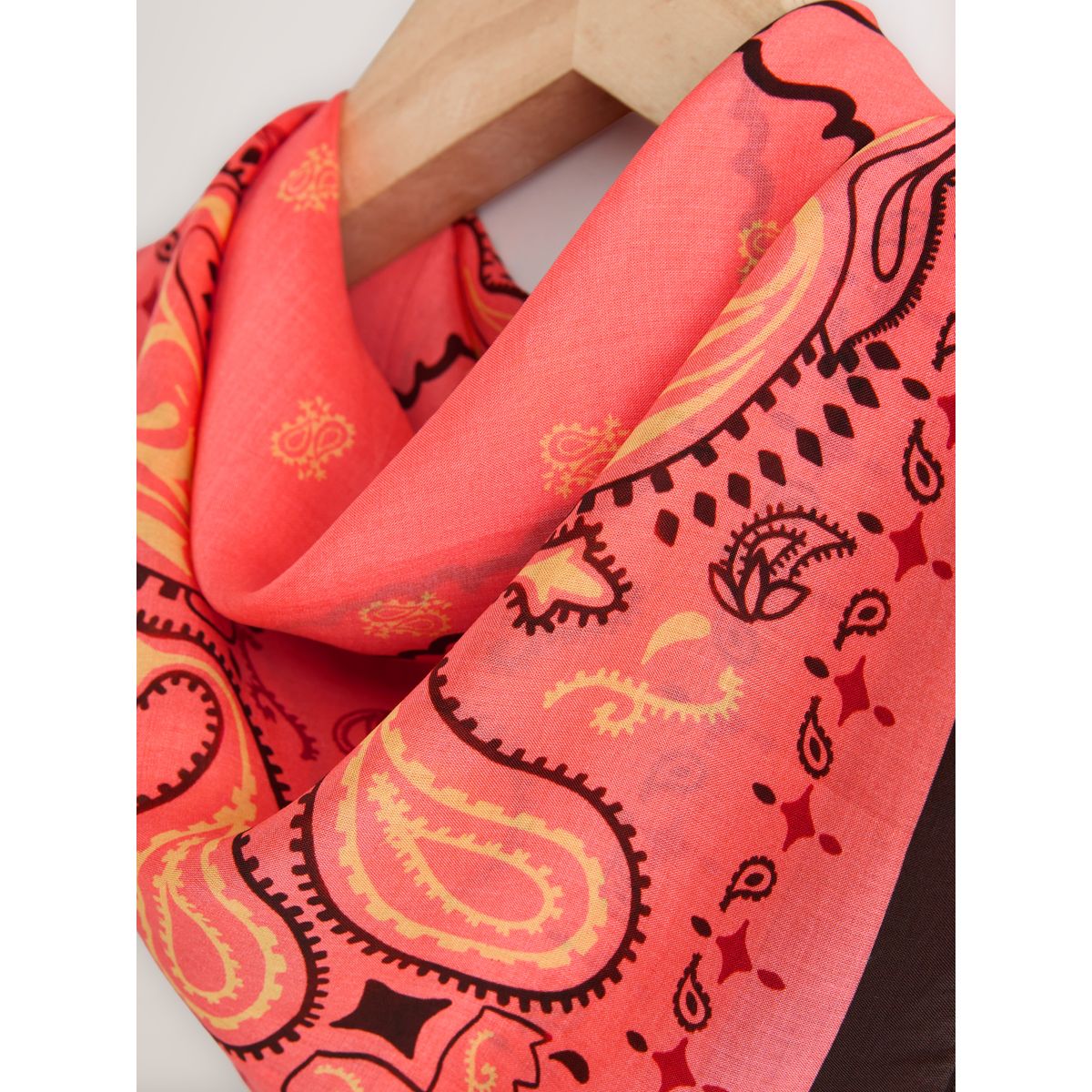 Foulard carré imprimé bandana rose, NEXT