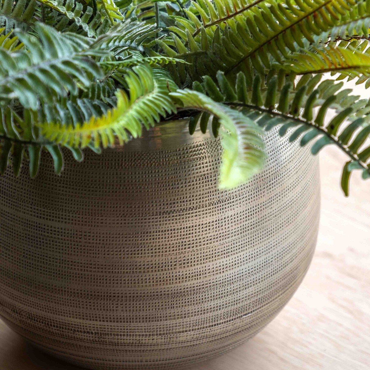 Set of 2 Textured Metal Planters silver-coloured, ÉDITÉ