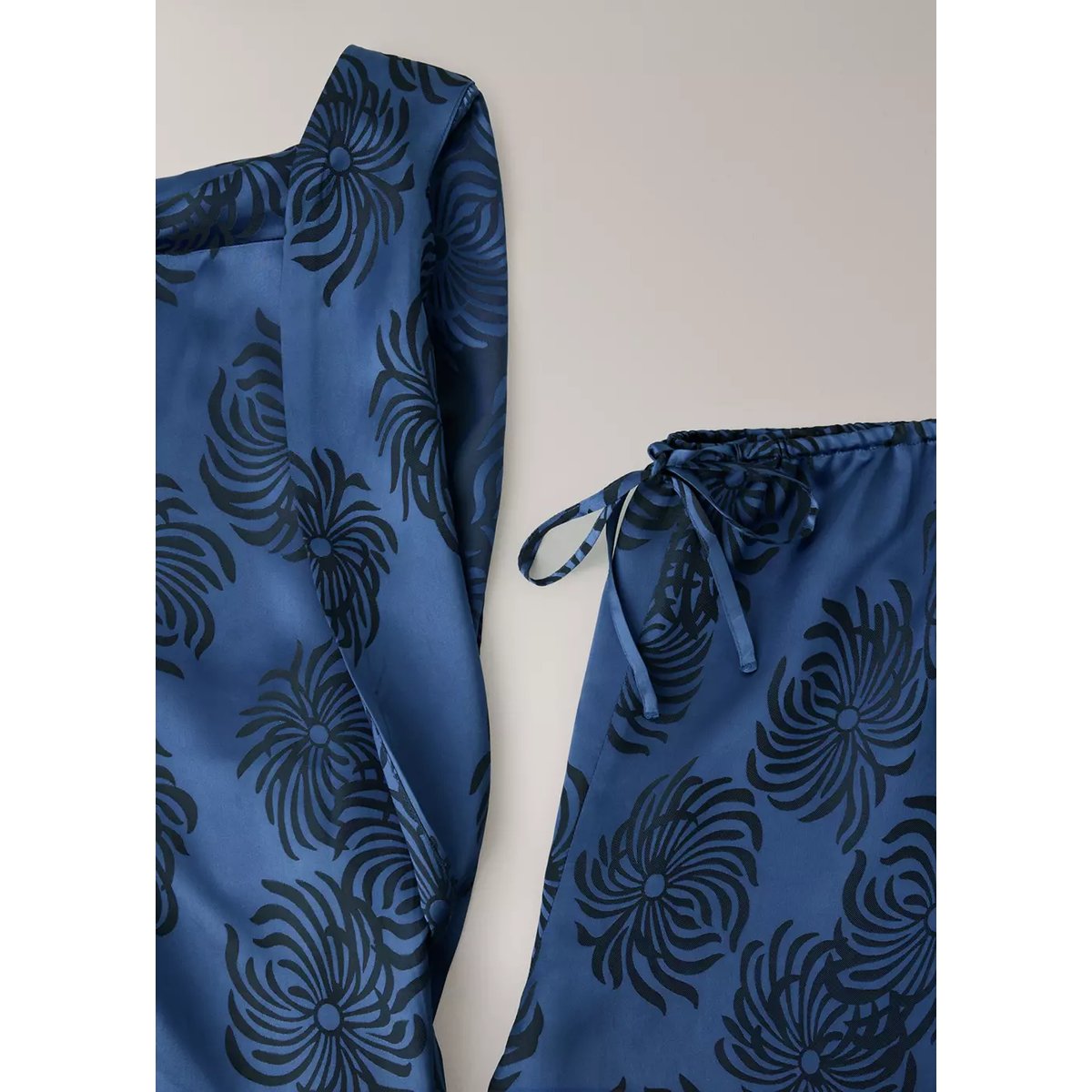 Pantalon satiné jacquard bleu nuit, MANGO