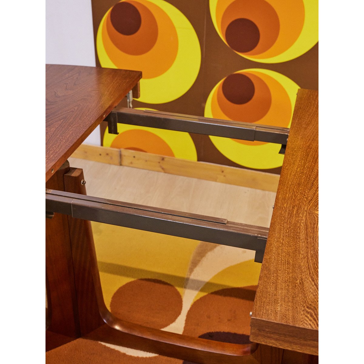 Table à manger en teck Karla N°1123 - Bon état bois clair, DEBONGOUT