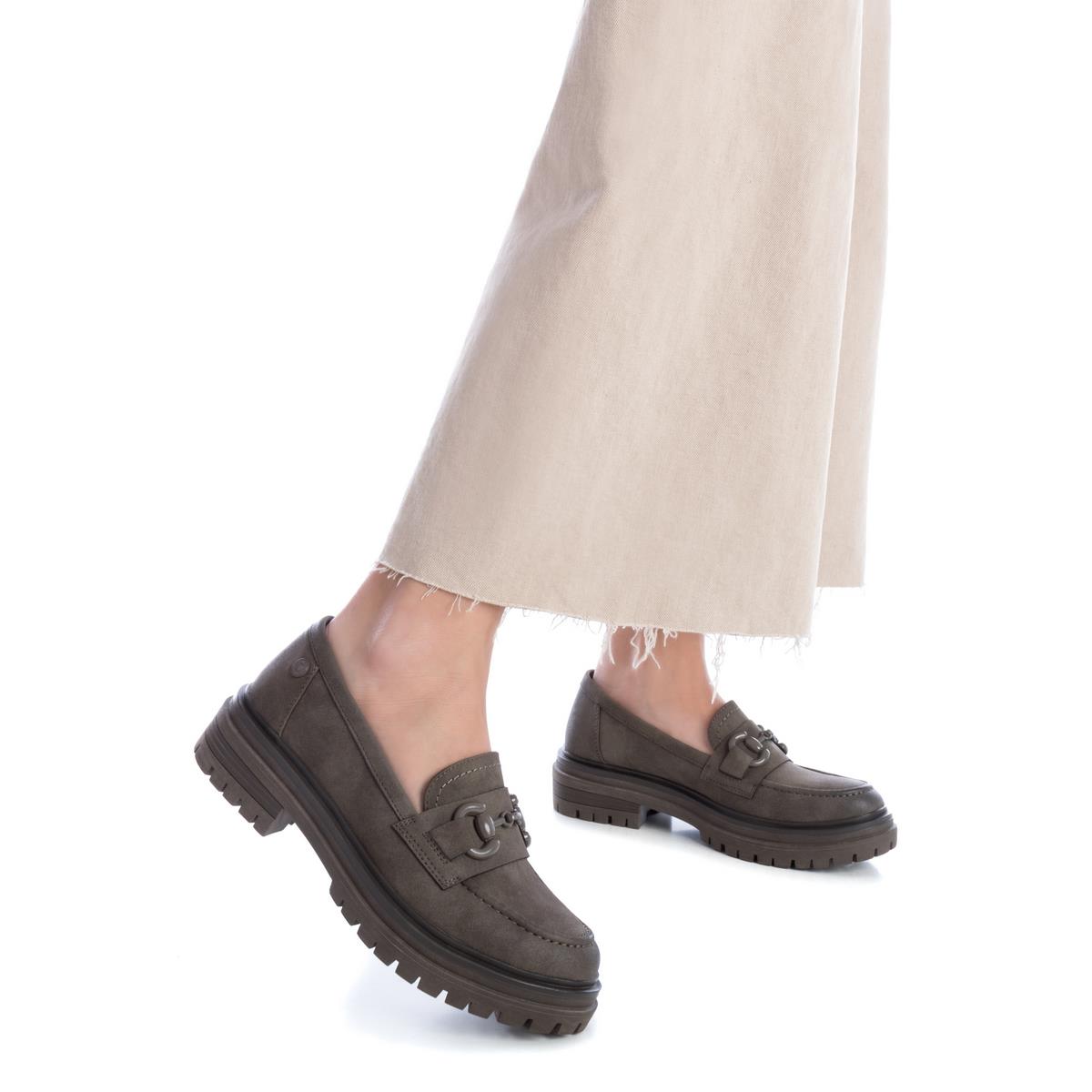 Mocassin plate avec semelle en caoutchouc kaki, REFRESH