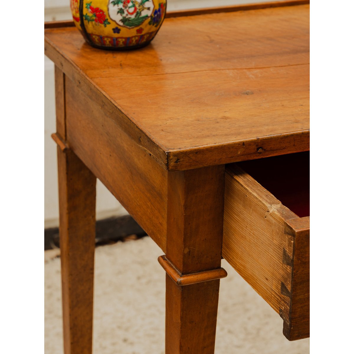 Table d'appoint en bois Francine N°1659 - Bon état bois foncé, DEBONGOUT