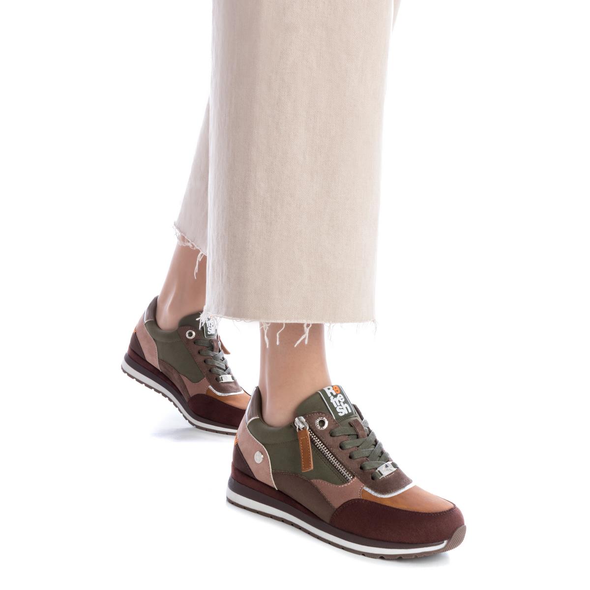 Baskets plate avec semelle en caoutchouc kaki, REFRESH