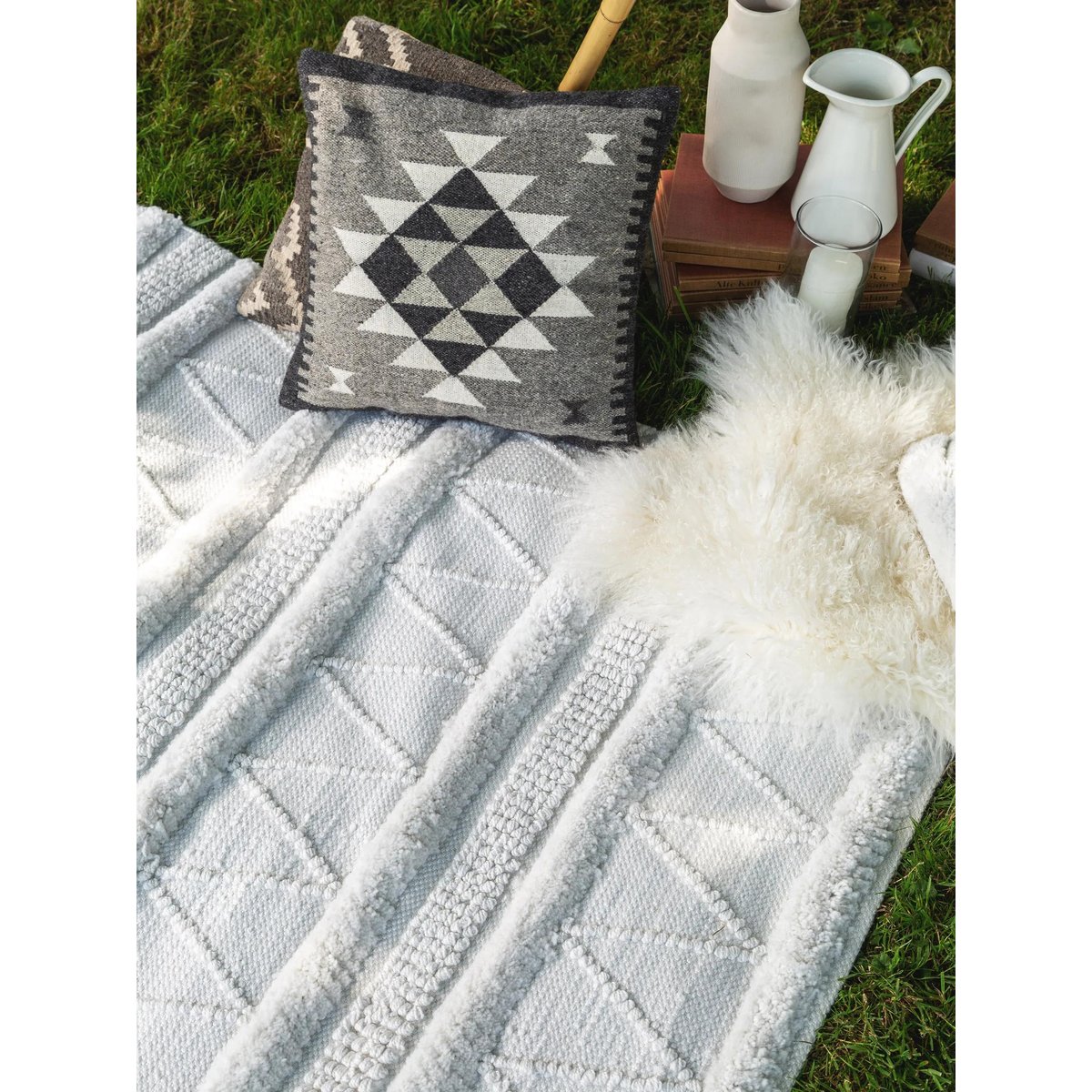 Tapis intérieur / extérieur fabriqué à partir de matériaux recyclés tissé main TONI ivory, BENUTA 