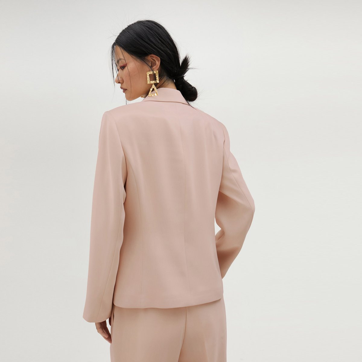 Blazer avec plis et nœud sur le devant nude, LOLA CASADEMUNT