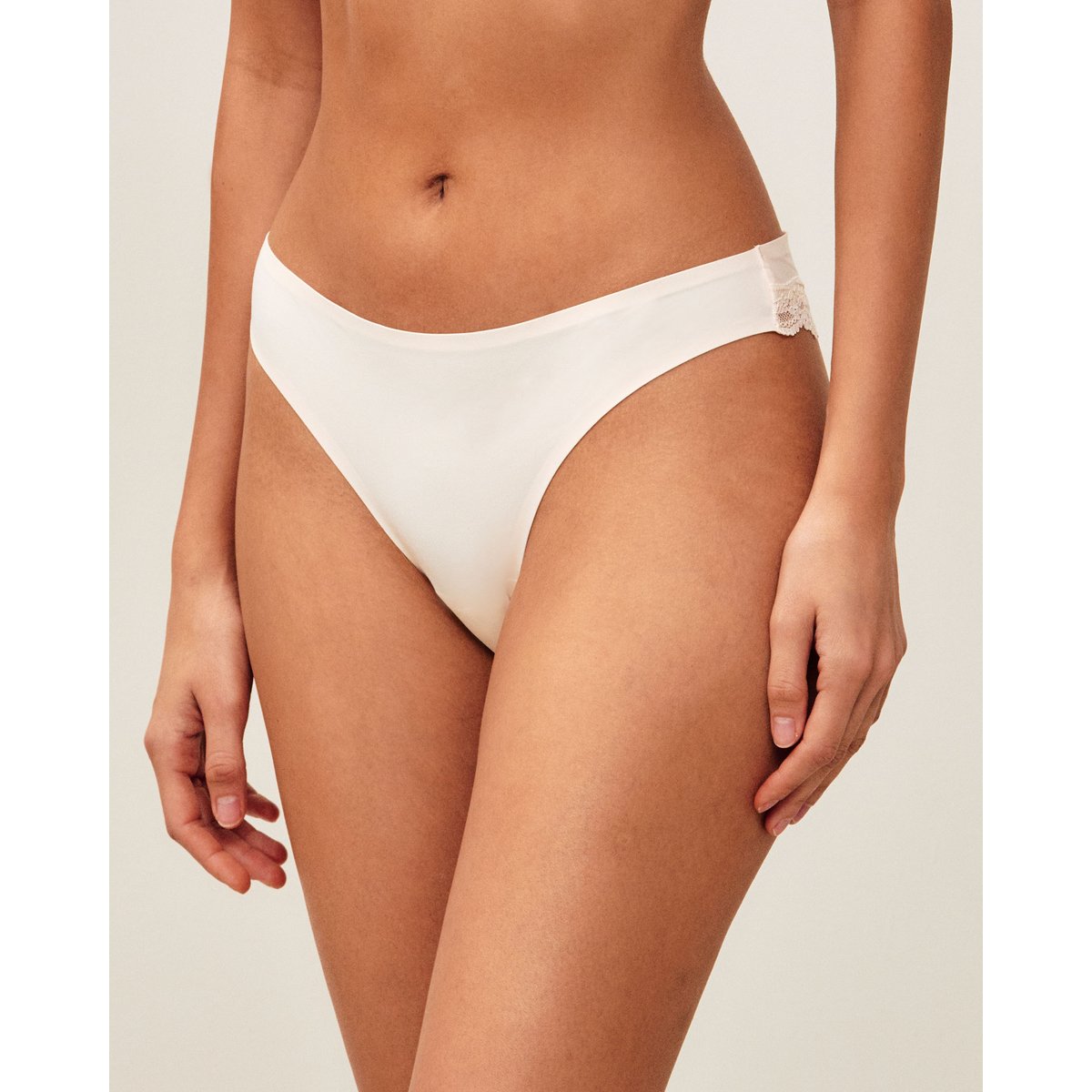 Tanga en microfibre et dentelle NEW SOFTIZ creme, UNDIZ