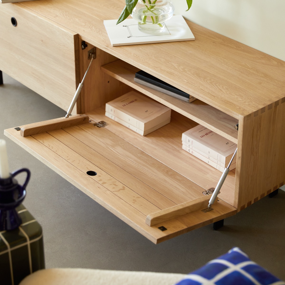 Meuble Hi-FI, TV en Chêne massif, JEANNE naturel, TIKAMOON