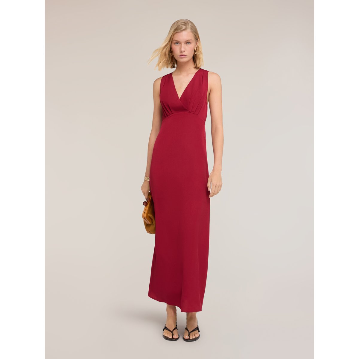 Robe longue avec anneau rouge, MOTIVI