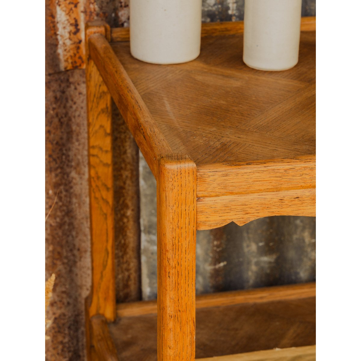 Table d'appoint en bois Francine N°1681 - Bon état bois foncé, DEBONGOUT