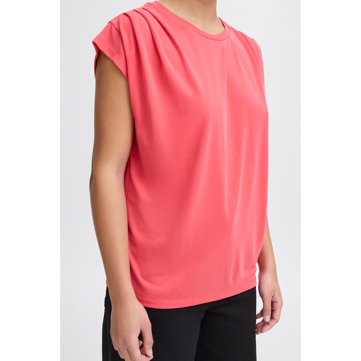 Sleeveless T-shirt rouge geranium, ICHI