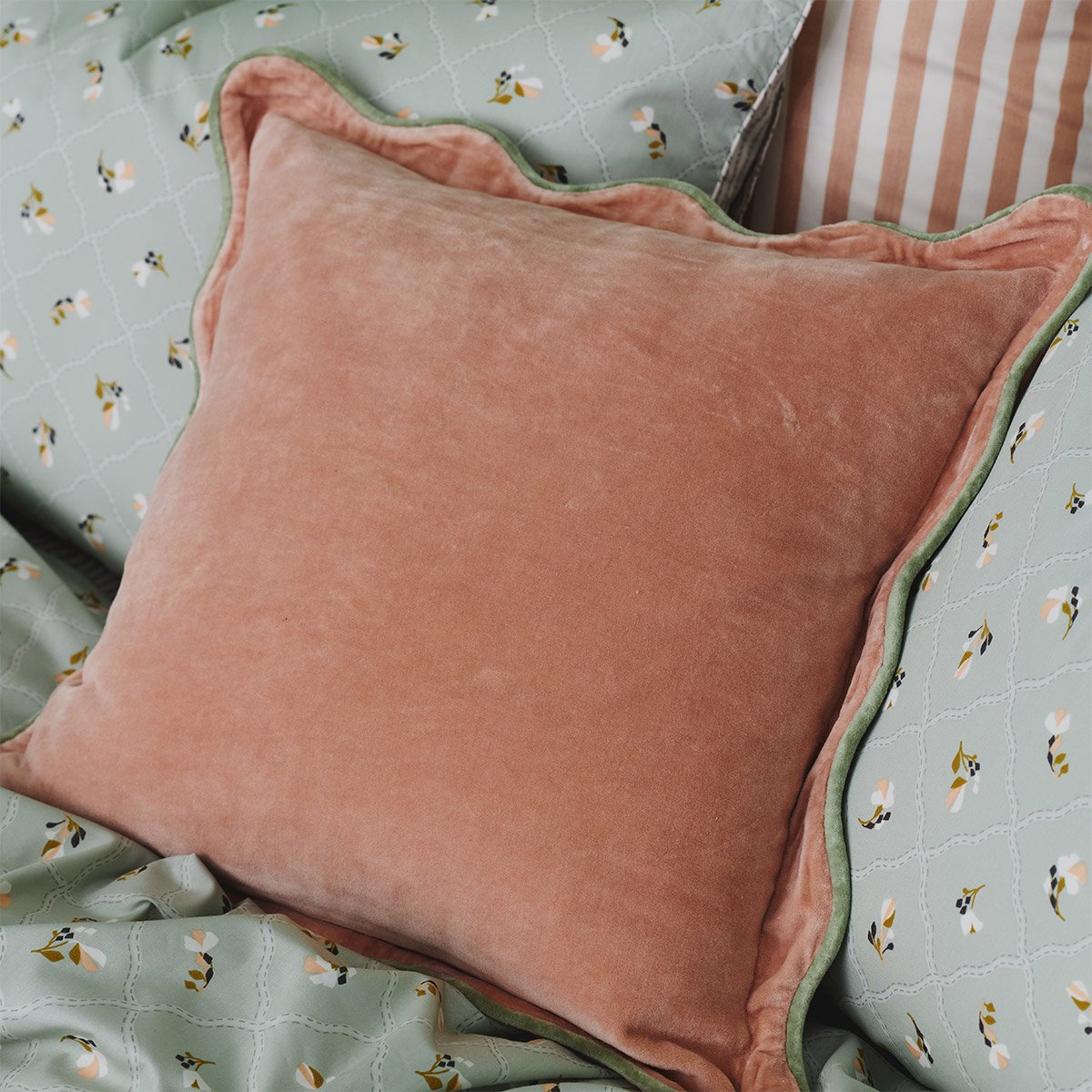 Housse de coussin en velours vert, FESTON poudre, DESFORGES