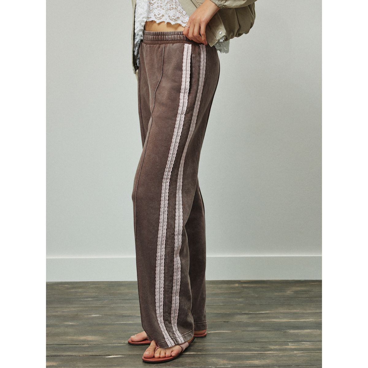 Pantalon de jogging large à liseré dentelle marron chocolat, NEXT