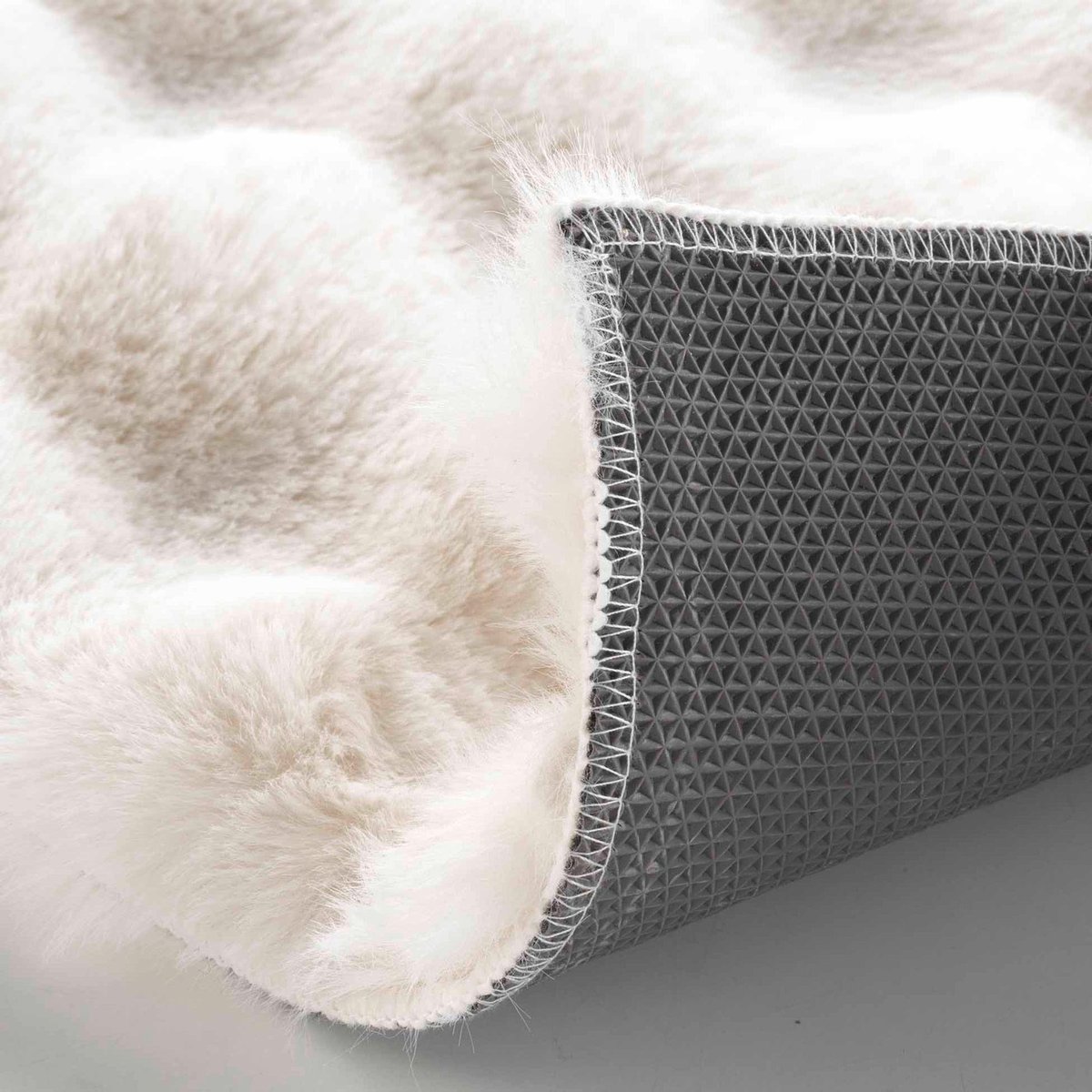 Tapis doux en imitation fourrure avec relief moelleux naturel, DOUCEUR D'INTÉRIEUR