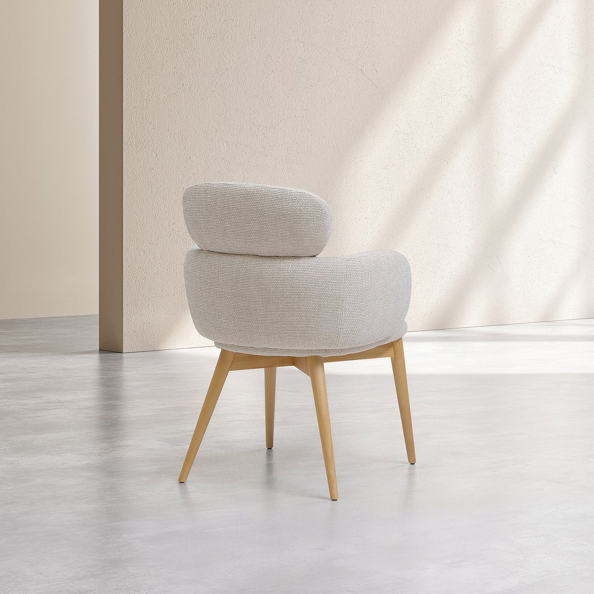 Lot de 2 chaises en tissu et bois massif couleur chêne avec accoudoirs FLORE beige, HABITAT
