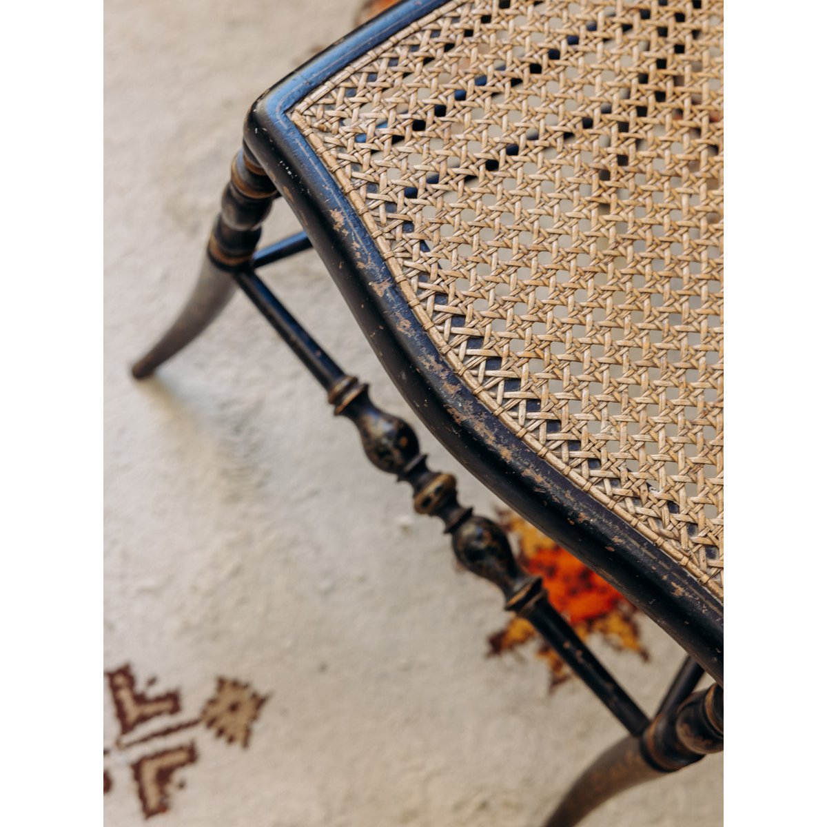 Paire de chaises au style asiatique Claude N°1601 - Bon état noir, DEBONGOUT