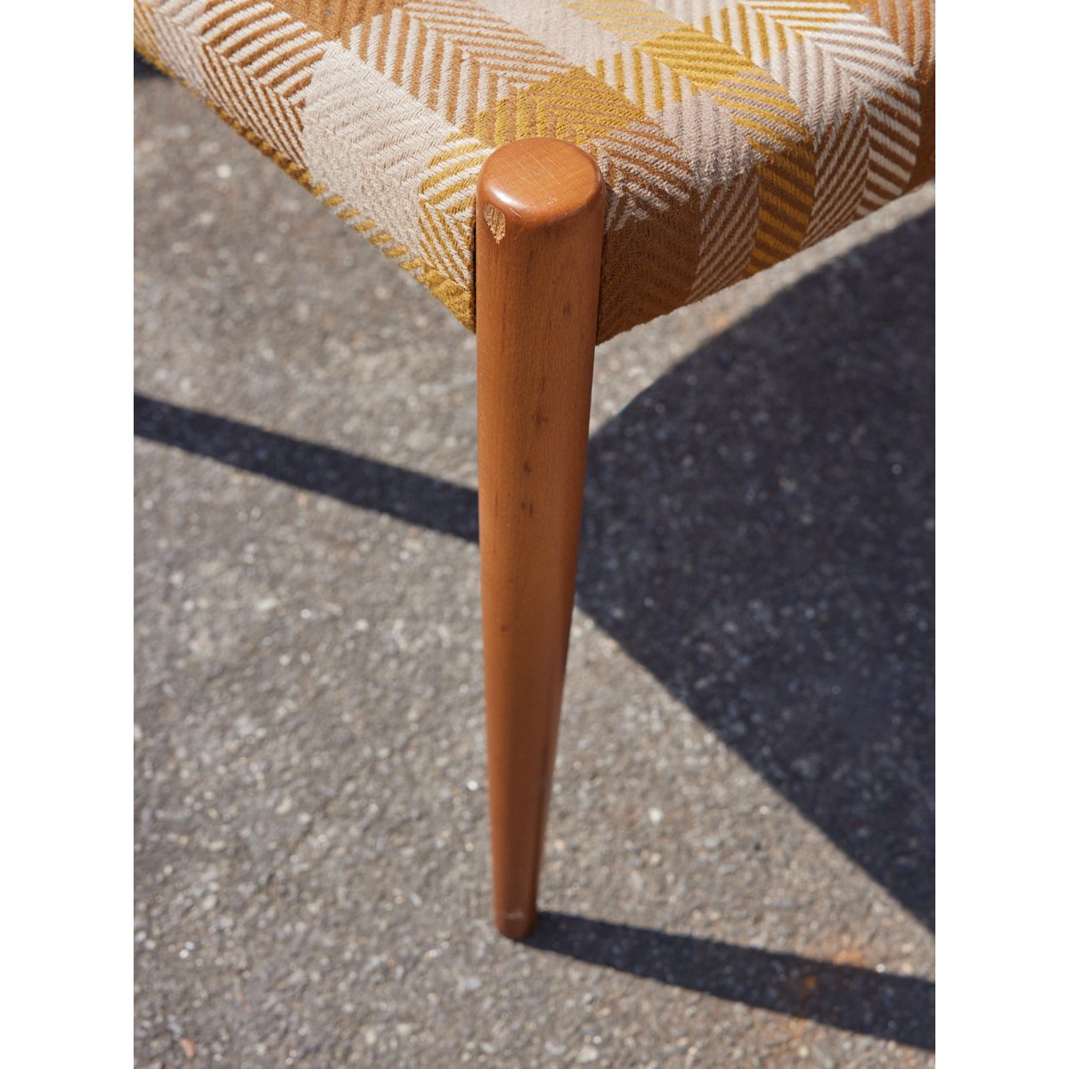 Paire de chaises au design scandinave Alma N°1743 - Bon état bois clair, DEBONGOUT