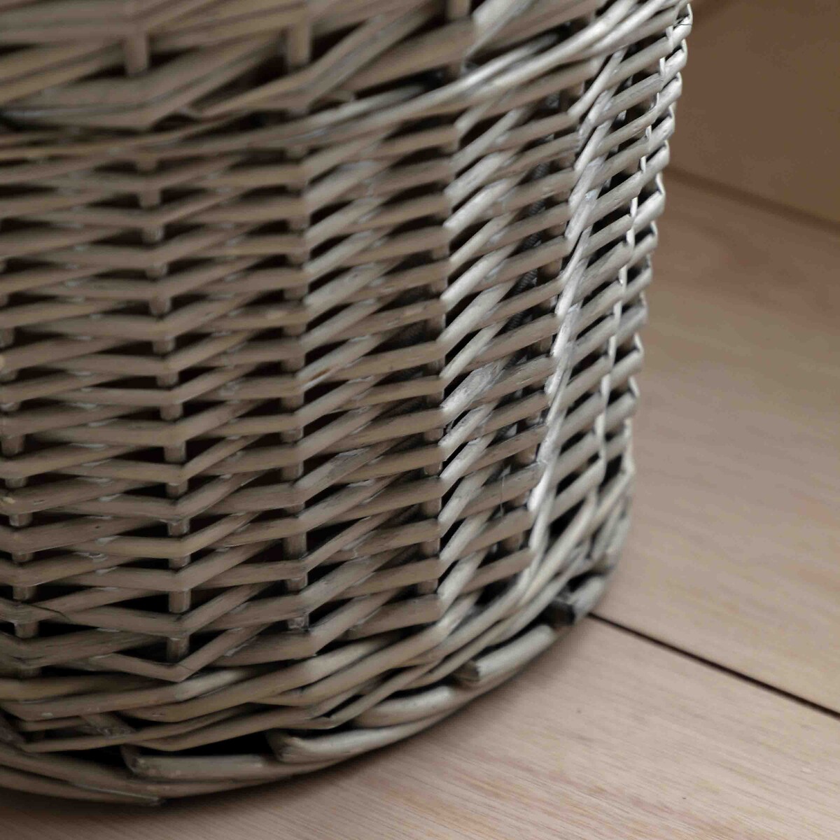 Lined Laundry Basket in Natural brown , ÉDITÉ