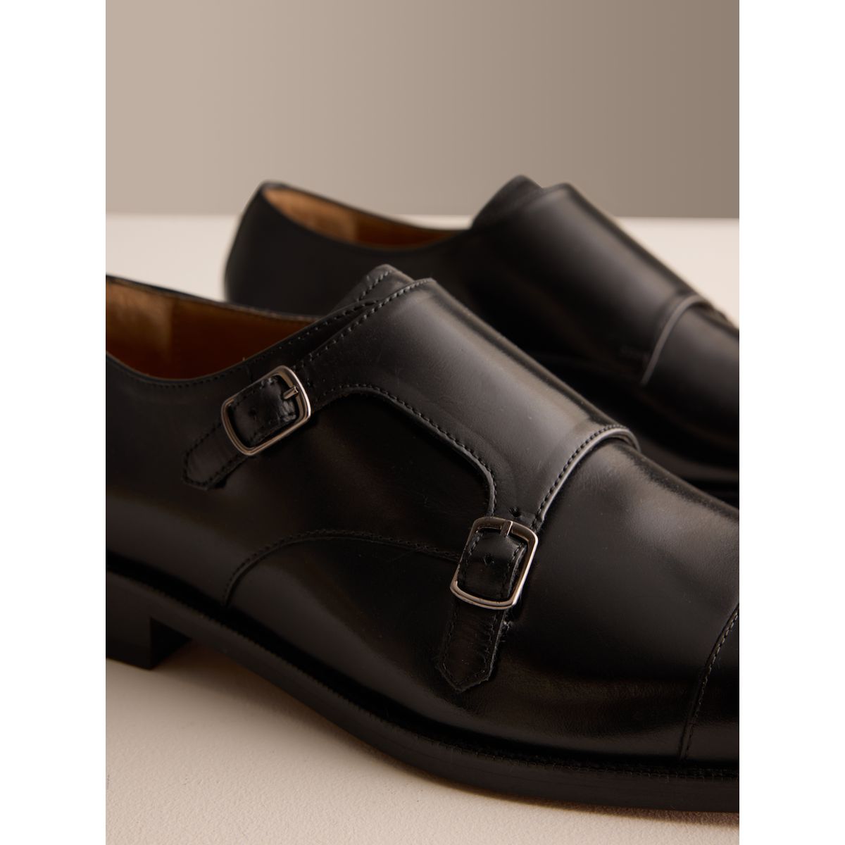 Chaussures richelieu à boucles/semelle cuir signature noir, NEXT
