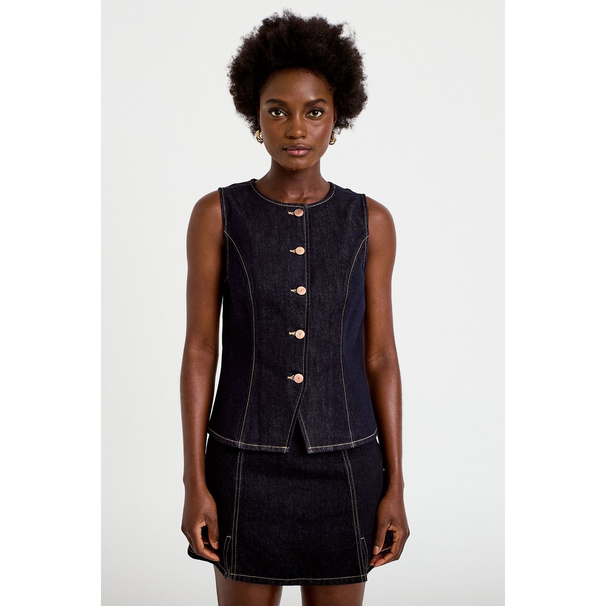 Gilet cintré sans manches en jean denim brut, CACHE CACHE