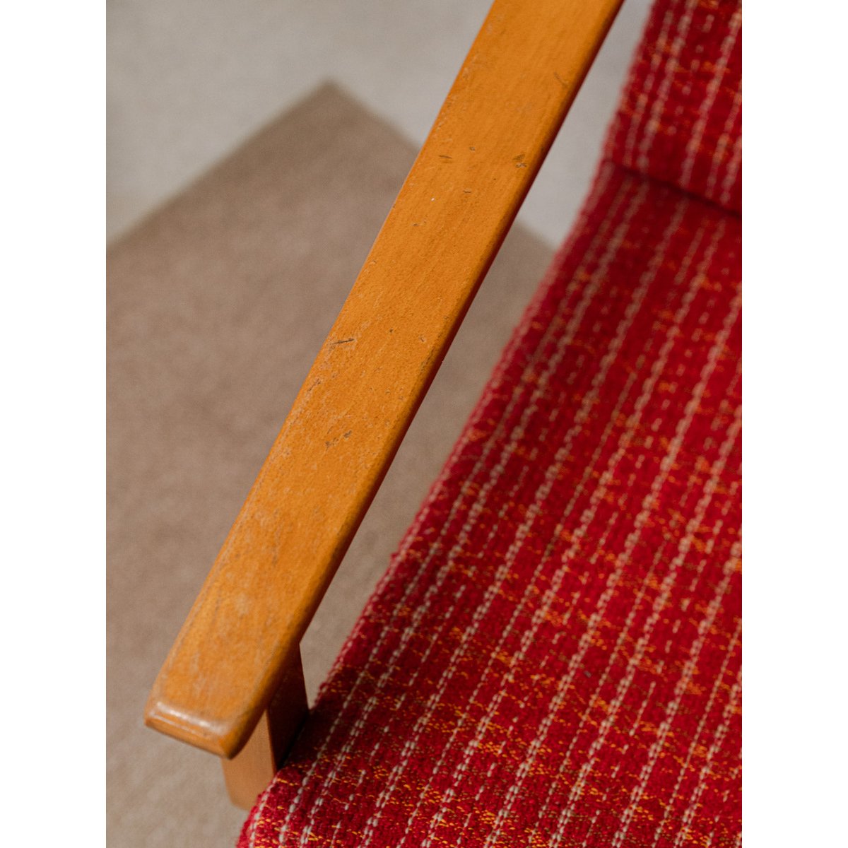 Fauteuil en tweed rouge Jakob N°1243 - Bon état rouge, DEBONGOUT