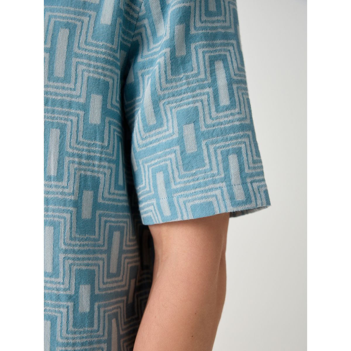 Chemise manches courtes à imprimé bleu géométrique, NEXT